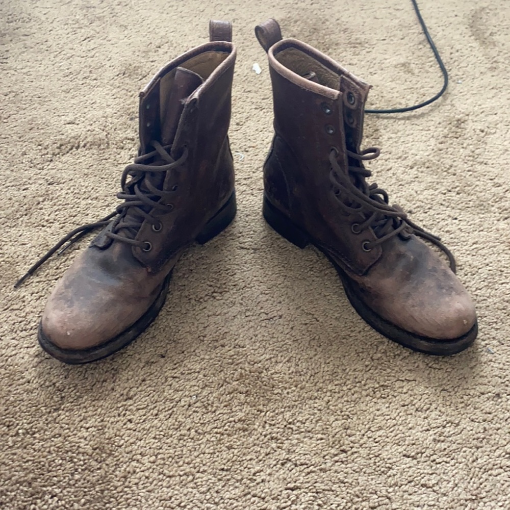 Frye combat boot in brown size 7